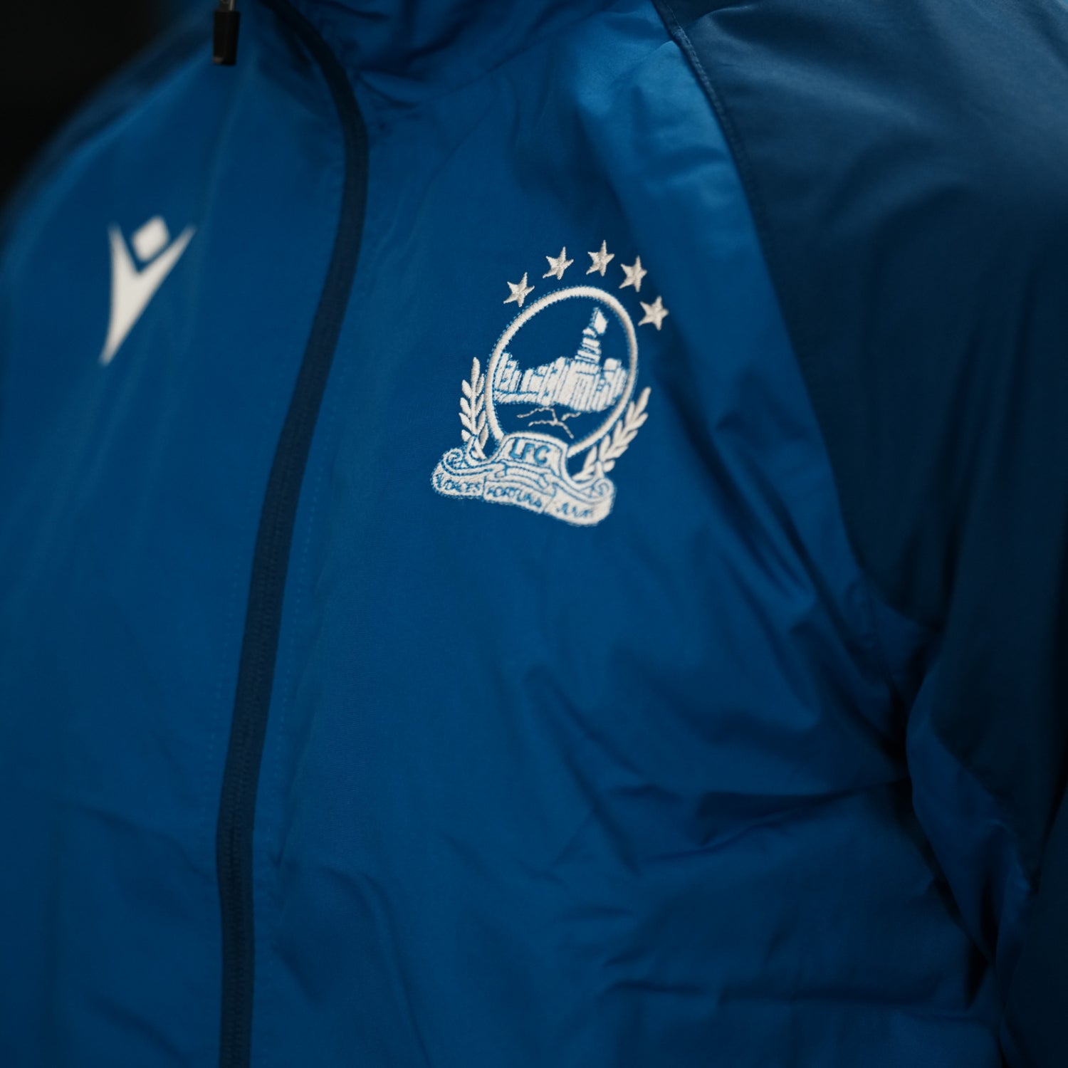 26/27 Elbrus Shower Jacket